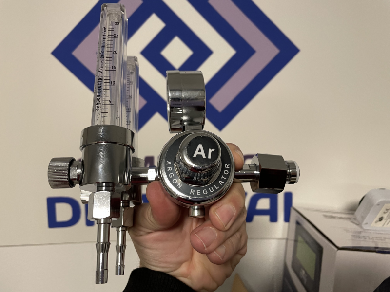 REGULADOR DE PRESIÓN CON FLOTOMETRO Ar/Co2 CON 2 SALIDAS