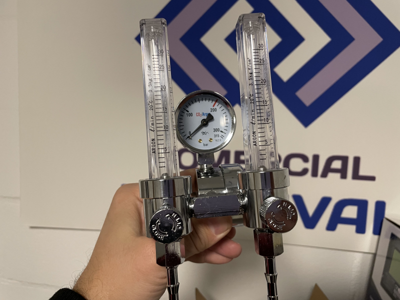 REGULADOR DE PRESIÓN CON FLOTOMETRO Ar/Co2 CON 2 SALIDAS