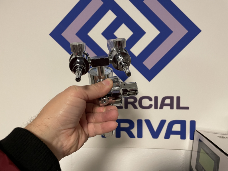 REGULADOR DE PRESIÓN CON FLOTOMETRO Ar/Co2 CON 2 SALIDAS