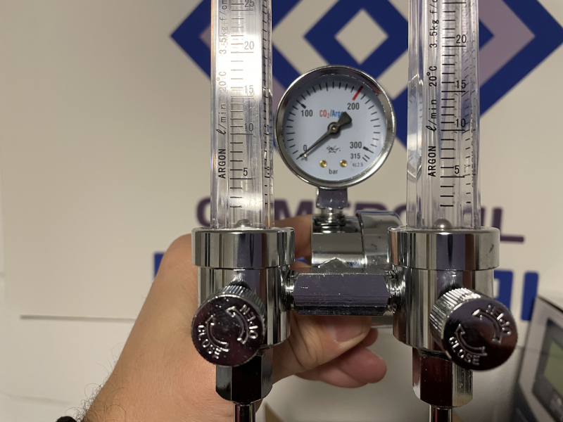 REGULADOR DE PRESIÓN CON FLOTOMETRO Ar/Co2 CON 2 SALIDAS