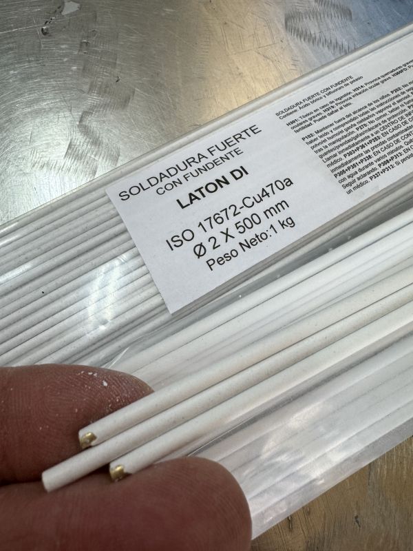 VARILLAS DE APORTACION DE LATON RECUBIERTAS CON FUNDENTE PARA SOLDAR CON AUTOGENA VARILLAS DE APORTACION DE LATON RECUBIERTAS CON FUNDENTE PARA SOLDAR CON AUTOGENA