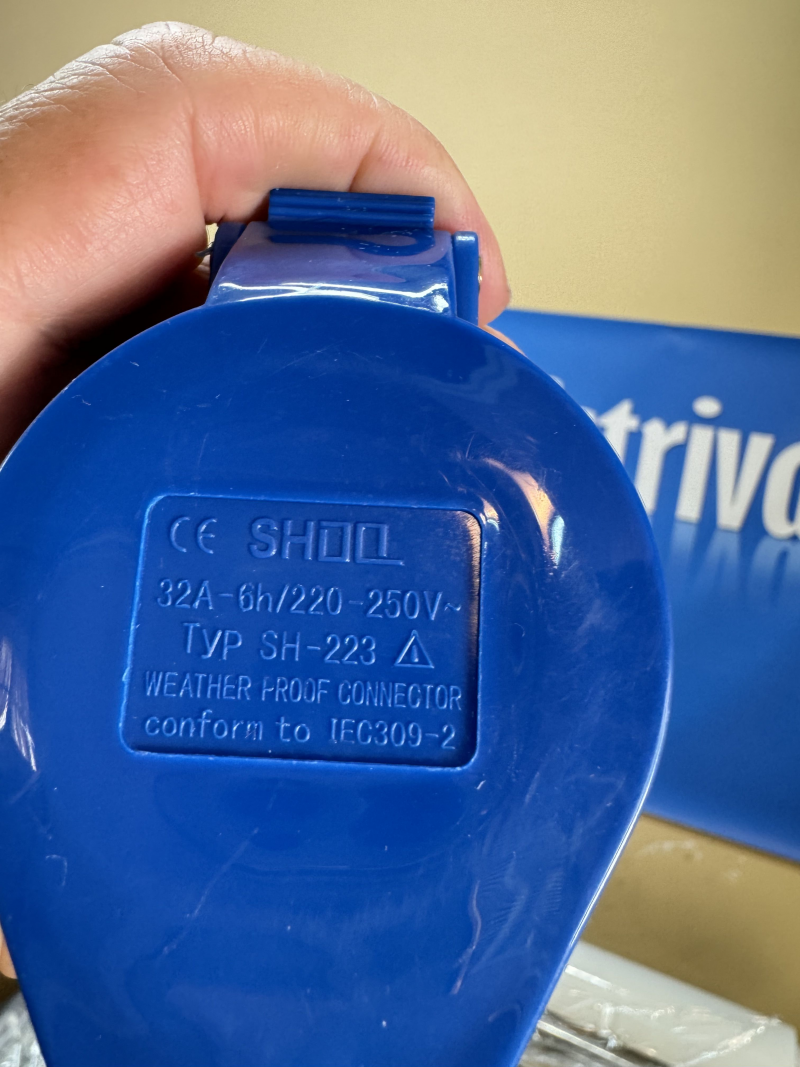 Adaptador Enchufe CEE 32A Monofásico Hembra-Schuko Macho